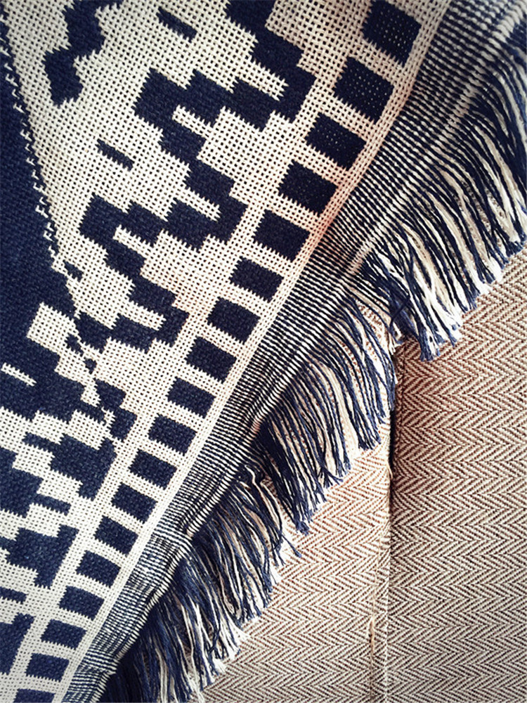 Geometric Patterned Throw Blanket